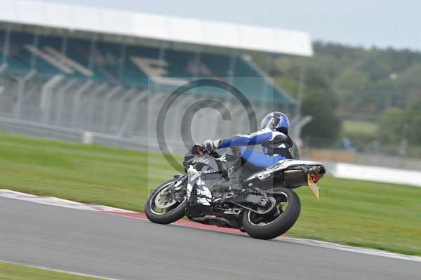 Motorcycle action photographs;Silverstone circuit;Silverstone photographs;Trackday digital images;event digital images;eventdigitalimages;no limits trackday;peter wileman photography;rockingham towcester northamptonshire;trackday;trackday photos