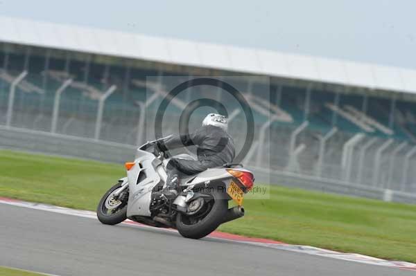Motorcycle action photographs;Silverstone circuit;Silverstone photographs;Trackday digital images;event digital images;eventdigitalimages;no limits trackday;peter wileman photography;rockingham towcester northamptonshire;trackday;trackday photos