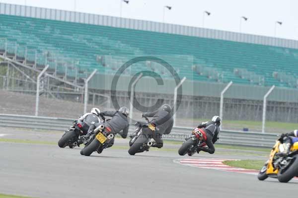 Motorcycle action photographs;Silverstone circuit;Silverstone photographs;Trackday digital images;event digital images;eventdigitalimages;no limits trackday;peter wileman photography;rockingham towcester northamptonshire;trackday;trackday photos