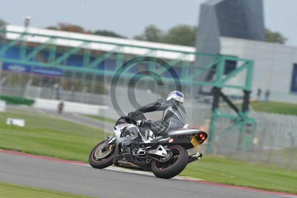 Motorcycle action photographs;Silverstone circuit;Silverstone photographs;Trackday digital images;event digital images;eventdigitalimages;no limits trackday;peter wileman photography;rockingham towcester northamptonshire;trackday;trackday photos