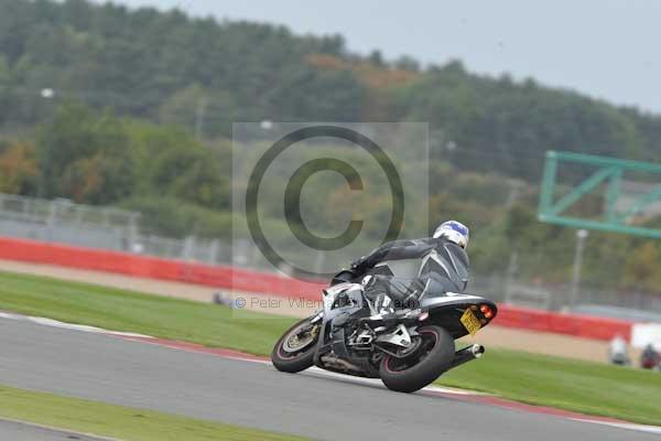 Motorcycle action photographs;Silverstone circuit;Silverstone photographs;Trackday digital images;event digital images;eventdigitalimages;no limits trackday;peter wileman photography;rockingham towcester northamptonshire;trackday;trackday photos