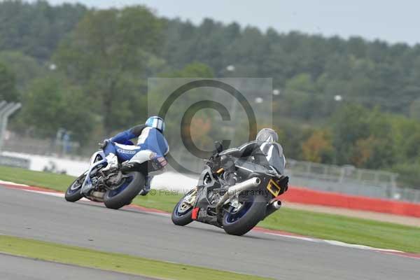 Motorcycle action photographs;Silverstone circuit;Silverstone photographs;Trackday digital images;event digital images;eventdigitalimages;no limits trackday;peter wileman photography;rockingham towcester northamptonshire;trackday;trackday photos
