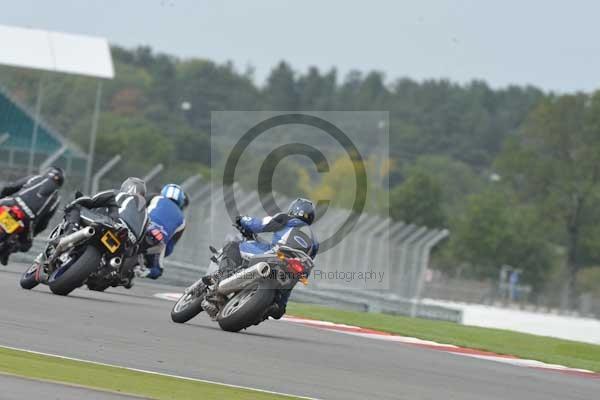 Motorcycle action photographs;Silverstone circuit;Silverstone photographs;Trackday digital images;event digital images;eventdigitalimages;no limits trackday;peter wileman photography;rockingham towcester northamptonshire;trackday;trackday photos