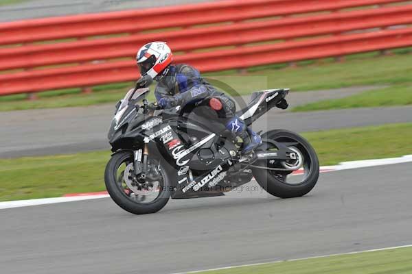 Motorcycle action photographs;Silverstone circuit;Silverstone photographs;Trackday digital images;event digital images;eventdigitalimages;no limits trackday;peter wileman photography;rockingham towcester northamptonshire;trackday;trackday photos