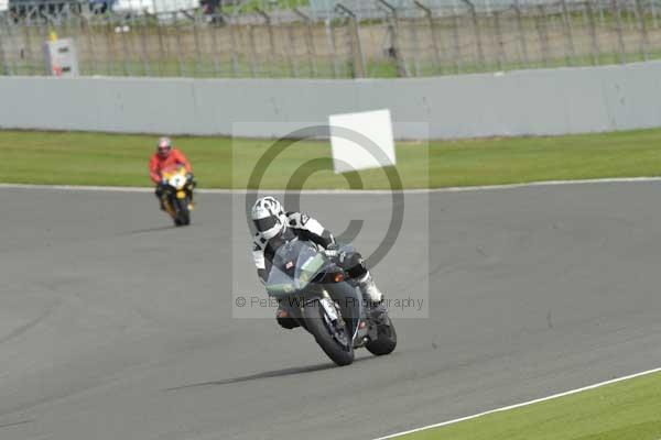 Motorcycle action photographs;Silverstone circuit;Silverstone photographs;Trackday digital images;event digital images;eventdigitalimages;no limits trackday;peter wileman photography;rockingham towcester northamptonshire;trackday;trackday photos