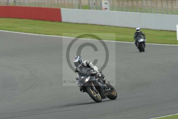 Motorcycle action photographs;Silverstone circuit;Silverstone photographs;Trackday digital images;event digital images;eventdigitalimages;no limits trackday;peter wileman photography;rockingham towcester northamptonshire;trackday;trackday photos