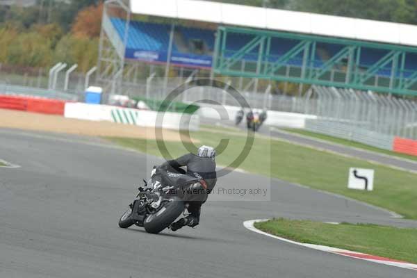Motorcycle action photographs;Silverstone circuit;Silverstone photographs;Trackday digital images;event digital images;eventdigitalimages;no limits trackday;peter wileman photography;rockingham towcester northamptonshire;trackday;trackday photos