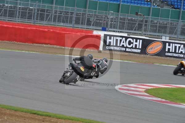 Motorcycle action photographs;Silverstone circuit;Silverstone photographs;Trackday digital images;event digital images;eventdigitalimages;no limits trackday;peter wileman photography;rockingham towcester northamptonshire;trackday;trackday photos