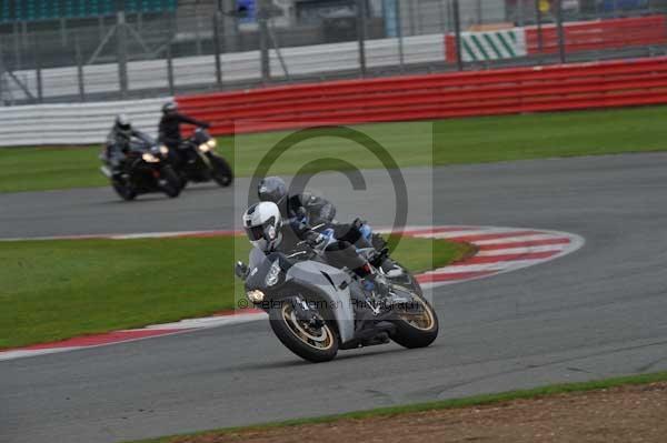 Motorcycle action photographs;Silverstone circuit;Silverstone photographs;Trackday digital images;event digital images;eventdigitalimages;no limits trackday;peter wileman photography;rockingham towcester northamptonshire;trackday;trackday photos