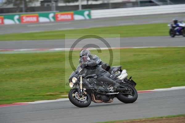 Motorcycle action photographs;Silverstone circuit;Silverstone photographs;Trackday digital images;event digital images;eventdigitalimages;no limits trackday;peter wileman photography;rockingham towcester northamptonshire;trackday;trackday photos