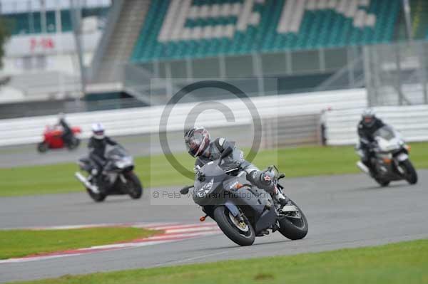Motorcycle action photographs;Silverstone circuit;Silverstone photographs;Trackday digital images;event digital images;eventdigitalimages;no limits trackday;peter wileman photography;rockingham towcester northamptonshire;trackday;trackday photos