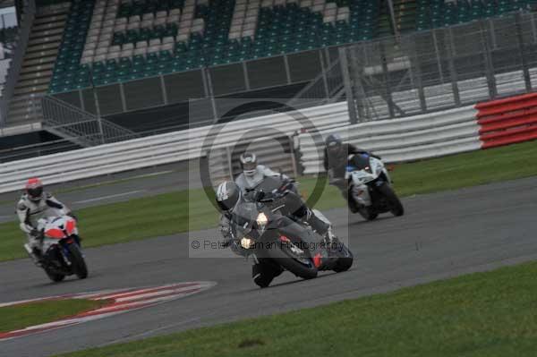 Motorcycle action photographs;Silverstone circuit;Silverstone photographs;Trackday digital images;event digital images;eventdigitalimages;no limits trackday;peter wileman photography;rockingham towcester northamptonshire;trackday;trackday photos
