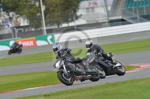 Motorcycle action photographs;Silverstone circuit;Silverstone photographs;Trackday digital images;event digital images;eventdigitalimages;no limits trackday;peter wileman photography;rockingham towcester northamptonshire;trackday;trackday photos