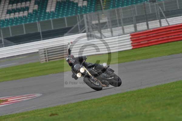 Motorcycle action photographs;Silverstone circuit;Silverstone photographs;Trackday digital images;event digital images;eventdigitalimages;no limits trackday;peter wileman photography;rockingham towcester northamptonshire;trackday;trackday photos