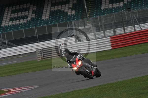 Motorcycle action photographs;Silverstone circuit;Silverstone photographs;Trackday digital images;event digital images;eventdigitalimages;no limits trackday;peter wileman photography;rockingham towcester northamptonshire;trackday;trackday photos