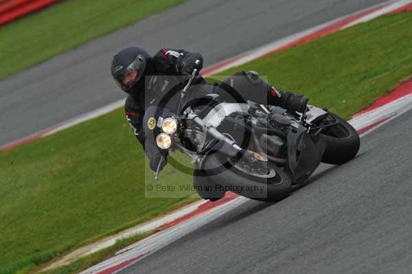 Motorcycle action photographs;Silverstone circuit;Silverstone photographs;Trackday digital images;event digital images;eventdigitalimages;no limits trackday;peter wileman photography;rockingham towcester northamptonshire;trackday;trackday photos