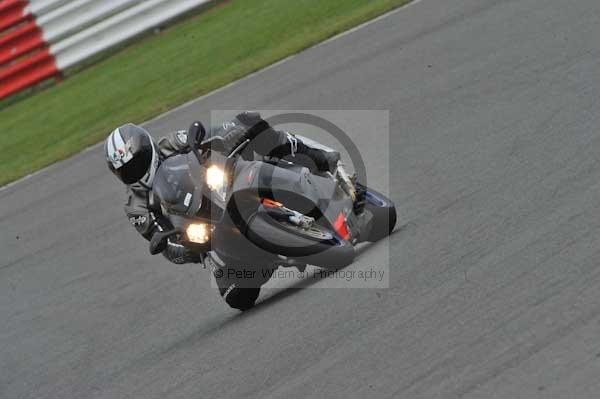 Motorcycle action photographs;Silverstone circuit;Silverstone photographs;Trackday digital images;event digital images;eventdigitalimages;no limits trackday;peter wileman photography;rockingham towcester northamptonshire;trackday;trackday photos
