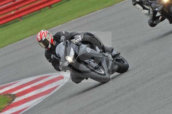 Motorcycle action photographs;Silverstone circuit;Silverstone photographs;Trackday digital images;event digital images;eventdigitalimages;no limits trackday;peter wileman photography;rockingham towcester northamptonshire;trackday;trackday photos