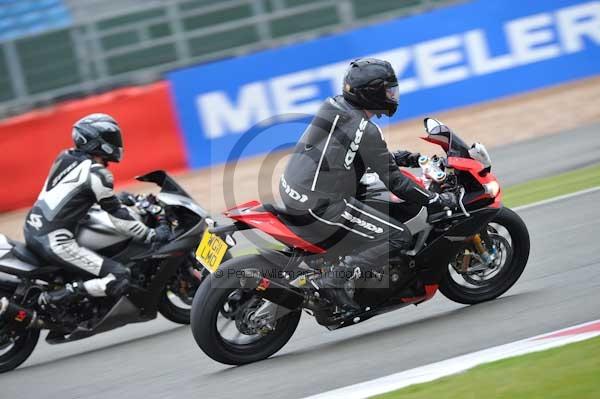 Motorcycle action photographs;Silverstone circuit;Silverstone photographs;Trackday digital images;event digital images;eventdigitalimages;no limits trackday;peter wileman photography;rockingham towcester northamptonshire;trackday;trackday photos