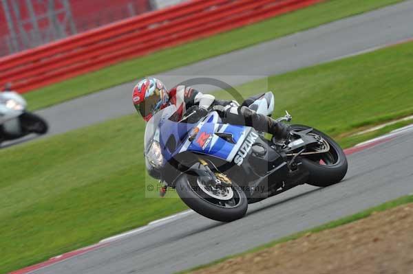 Motorcycle action photographs;Silverstone circuit;Silverstone photographs;Trackday digital images;event digital images;eventdigitalimages;no limits trackday;peter wileman photography;rockingham towcester northamptonshire;trackday;trackday photos