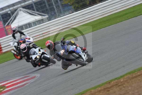 Motorcycle action photographs;Silverstone circuit;Silverstone photographs;Trackday digital images;event digital images;eventdigitalimages;no limits trackday;peter wileman photography;rockingham towcester northamptonshire;trackday;trackday photos