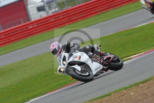 Motorcycle action photographs;Silverstone circuit;Silverstone photographs;Trackday digital images;event digital images;eventdigitalimages;no limits trackday;peter wileman photography;rockingham towcester northamptonshire;trackday;trackday photos