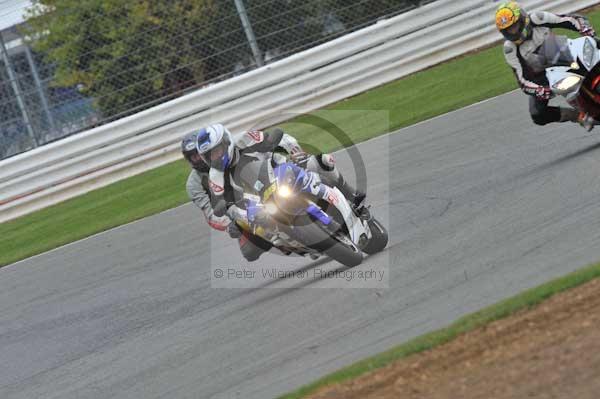 Motorcycle action photographs;Silverstone circuit;Silverstone photographs;Trackday digital images;event digital images;eventdigitalimages;no limits trackday;peter wileman photography;rockingham towcester northamptonshire;trackday;trackday photos