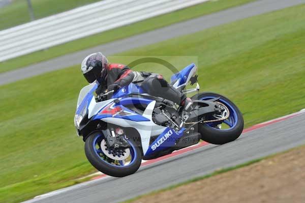 Motorcycle action photographs;Silverstone circuit;Silverstone photographs;Trackday digital images;event digital images;eventdigitalimages;no limits trackday;peter wileman photography;rockingham towcester northamptonshire;trackday;trackday photos