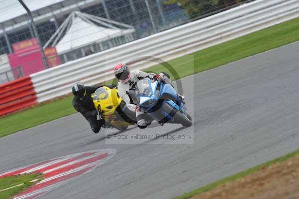 Motorcycle action photographs;Silverstone circuit;Silverstone photographs;Trackday digital images;event digital images;eventdigitalimages;no limits trackday;peter wileman photography;rockingham towcester northamptonshire;trackday;trackday photos