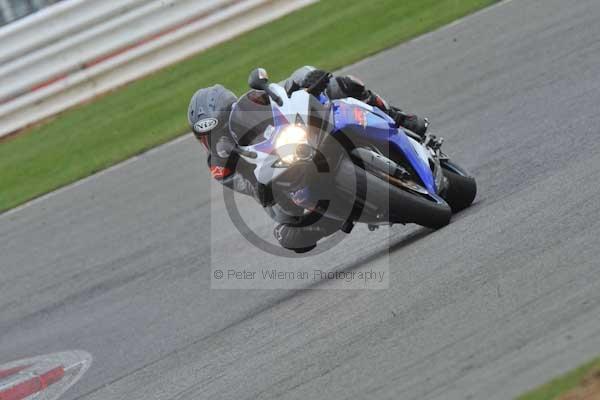 Motorcycle action photographs;Silverstone circuit;Silverstone photographs;Trackday digital images;event digital images;eventdigitalimages;no limits trackday;peter wileman photography;rockingham towcester northamptonshire;trackday;trackday photos