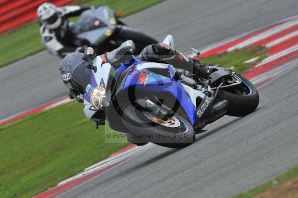 Motorcycle action photographs;Silverstone circuit;Silverstone photographs;Trackday digital images;event digital images;eventdigitalimages;no limits trackday;peter wileman photography;rockingham towcester northamptonshire;trackday;trackday photos