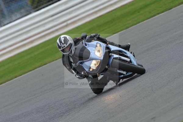 Motorcycle action photographs;Silverstone circuit;Silverstone photographs;Trackday digital images;event digital images;eventdigitalimages;no limits trackday;peter wileman photography;rockingham towcester northamptonshire;trackday;trackday photos