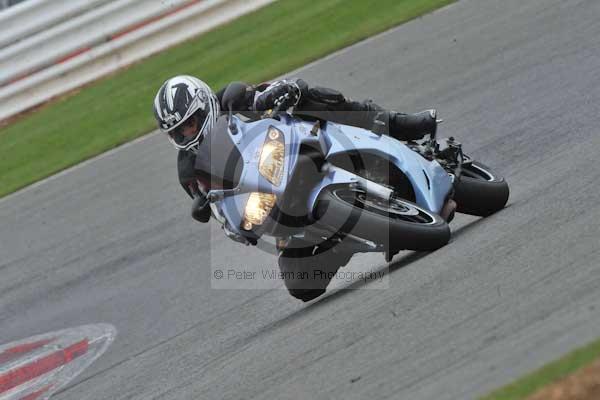 Motorcycle action photographs;Silverstone circuit;Silverstone photographs;Trackday digital images;event digital images;eventdigitalimages;no limits trackday;peter wileman photography;rockingham towcester northamptonshire;trackday;trackday photos