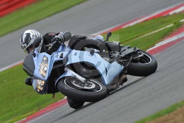 Motorcycle action photographs;Silverstone circuit;Silverstone photographs;Trackday digital images;event digital images;eventdigitalimages;no limits trackday;peter wileman photography;rockingham towcester northamptonshire;trackday;trackday photos