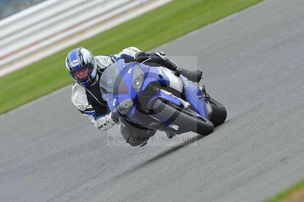 Motorcycle action photographs;Silverstone circuit;Silverstone photographs;Trackday digital images;event digital images;eventdigitalimages;no limits trackday;peter wileman photography;rockingham towcester northamptonshire;trackday;trackday photos