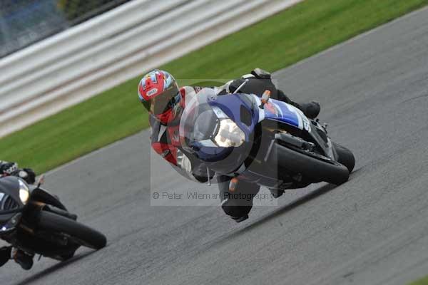 Motorcycle action photographs;Silverstone circuit;Silverstone photographs;Trackday digital images;event digital images;eventdigitalimages;no limits trackday;peter wileman photography;rockingham towcester northamptonshire;trackday;trackday photos