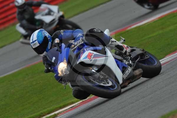 Motorcycle action photographs;Silverstone circuit;Silverstone photographs;Trackday digital images;event digital images;eventdigitalimages;no limits trackday;peter wileman photography;rockingham towcester northamptonshire;trackday;trackday photos