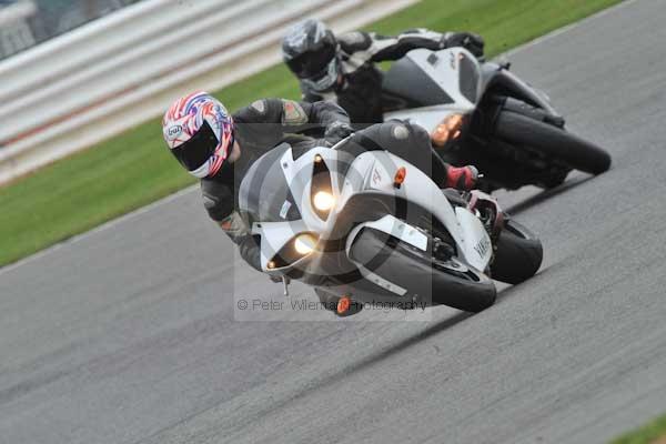 Motorcycle action photographs;Silverstone circuit;Silverstone photographs;Trackday digital images;event digital images;eventdigitalimages;no limits trackday;peter wileman photography;rockingham towcester northamptonshire;trackday;trackday photos