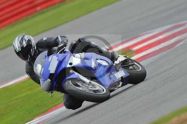 Motorcycle action photographs;Silverstone circuit;Silverstone photographs;Trackday digital images;event digital images;eventdigitalimages;no limits trackday;peter wileman photography;rockingham towcester northamptonshire;trackday;trackday photos