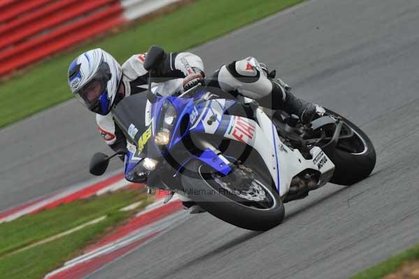 Motorcycle action photographs;Silverstone circuit;Silverstone photographs;Trackday digital images;event digital images;eventdigitalimages;no limits trackday;peter wileman photography;rockingham towcester northamptonshire;trackday;trackday photos