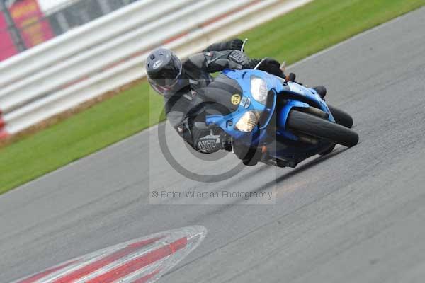 Motorcycle action photographs;Silverstone circuit;Silverstone photographs;Trackday digital images;event digital images;eventdigitalimages;no limits trackday;peter wileman photography;rockingham towcester northamptonshire;trackday;trackday photos