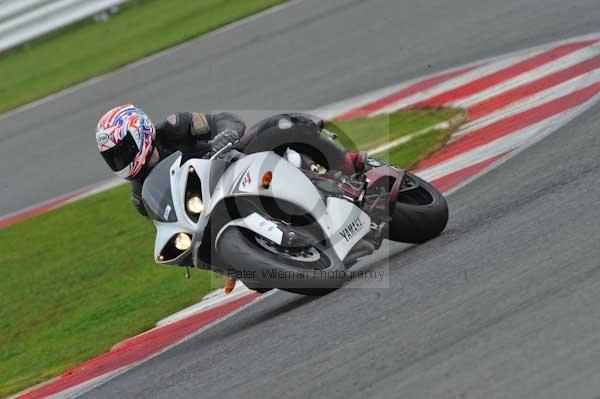Motorcycle action photographs;Silverstone circuit;Silverstone photographs;Trackday digital images;event digital images;eventdigitalimages;no limits trackday;peter wileman photography;rockingham towcester northamptonshire;trackday;trackday photos