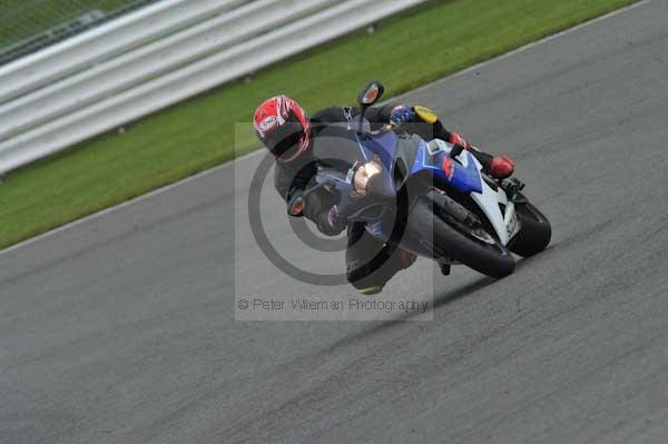 Motorcycle action photographs;Silverstone circuit;Silverstone photographs;Trackday digital images;event digital images;eventdigitalimages;no limits trackday;peter wileman photography;rockingham towcester northamptonshire;trackday;trackday photos