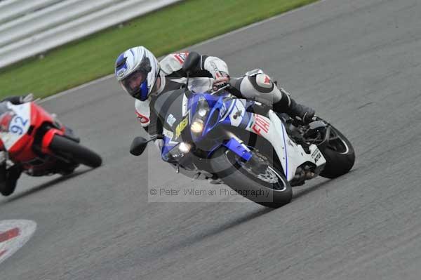 Motorcycle action photographs;Silverstone circuit;Silverstone photographs;Trackday digital images;event digital images;eventdigitalimages;no limits trackday;peter wileman photography;rockingham towcester northamptonshire;trackday;trackday photos