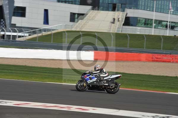 Motorcycle action photographs;Silverstone circuit;Silverstone photographs;Trackday digital images;event digital images;eventdigitalimages;no limits trackday;peter wileman photography;rockingham towcester northamptonshire;trackday;trackday photos