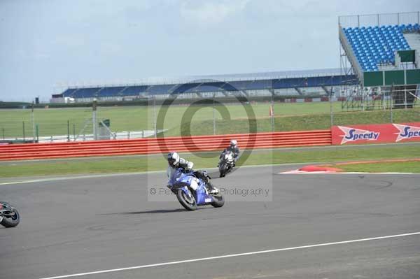 Motorcycle action photographs;Silverstone circuit;Silverstone photographs;Trackday digital images;event digital images;eventdigitalimages;no limits trackday;peter wileman photography;rockingham towcester northamptonshire;trackday;trackday photos