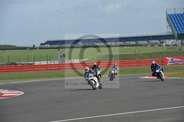 Motorcycle action photographs;Silverstone circuit;Silverstone photographs;Trackday digital images;event digital images;eventdigitalimages;no limits trackday;peter wileman photography;rockingham towcester northamptonshire;trackday;trackday photos
