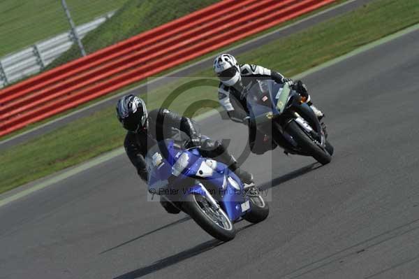 Motorcycle action photographs;Silverstone circuit;Silverstone photographs;Trackday digital images;event digital images;eventdigitalimages;no limits trackday;peter wileman photography;rockingham towcester northamptonshire;trackday;trackday photos