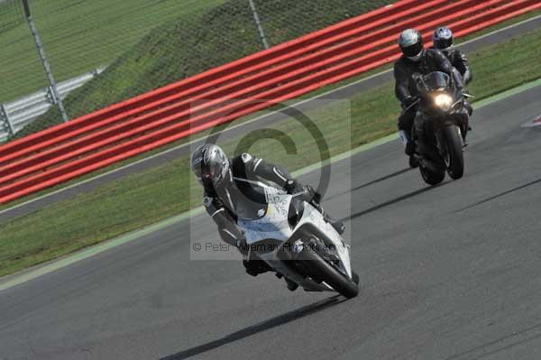 Motorcycle action photographs;Silverstone circuit;Silverstone photographs;Trackday digital images;event digital images;eventdigitalimages;no limits trackday;peter wileman photography;rockingham towcester northamptonshire;trackday;trackday photos