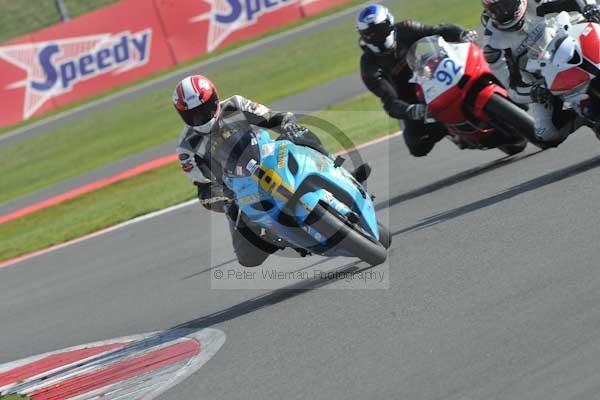 Motorcycle action photographs;Silverstone circuit;Silverstone photographs;Trackday digital images;event digital images;eventdigitalimages;no limits trackday;peter wileman photography;rockingham towcester northamptonshire;trackday;trackday photos